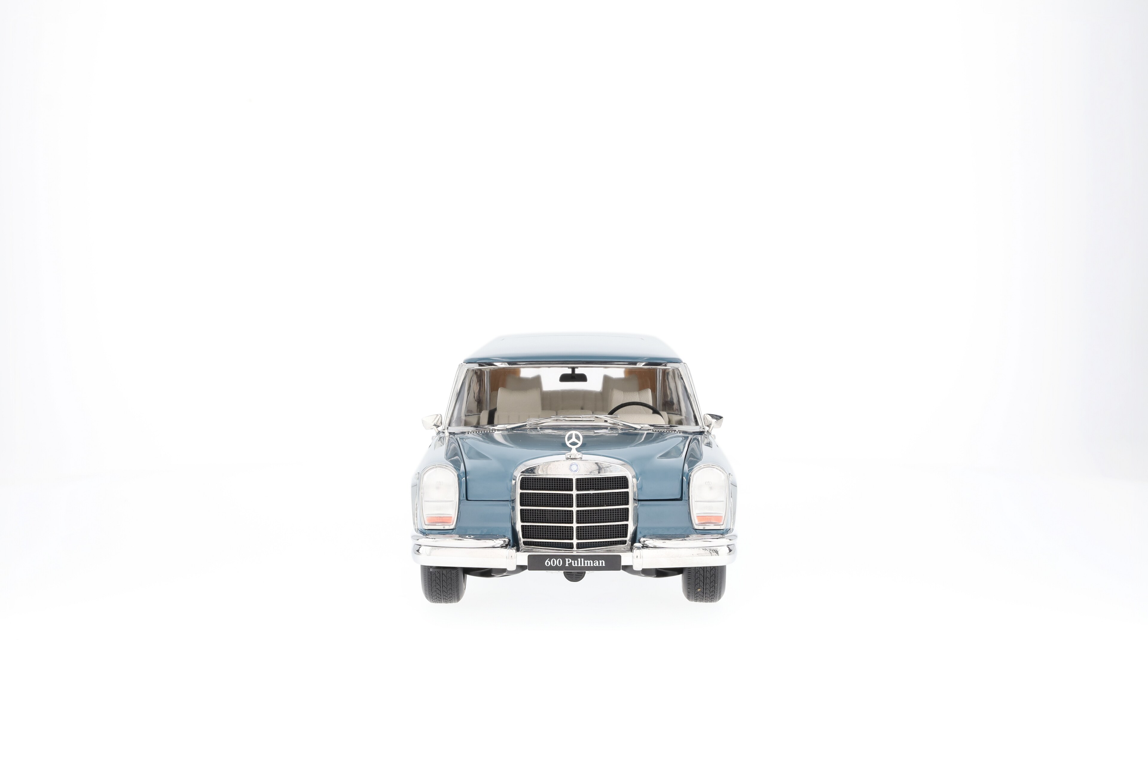 600 Pullmann W 100 (1963-1981) blau, NZG, 1:18