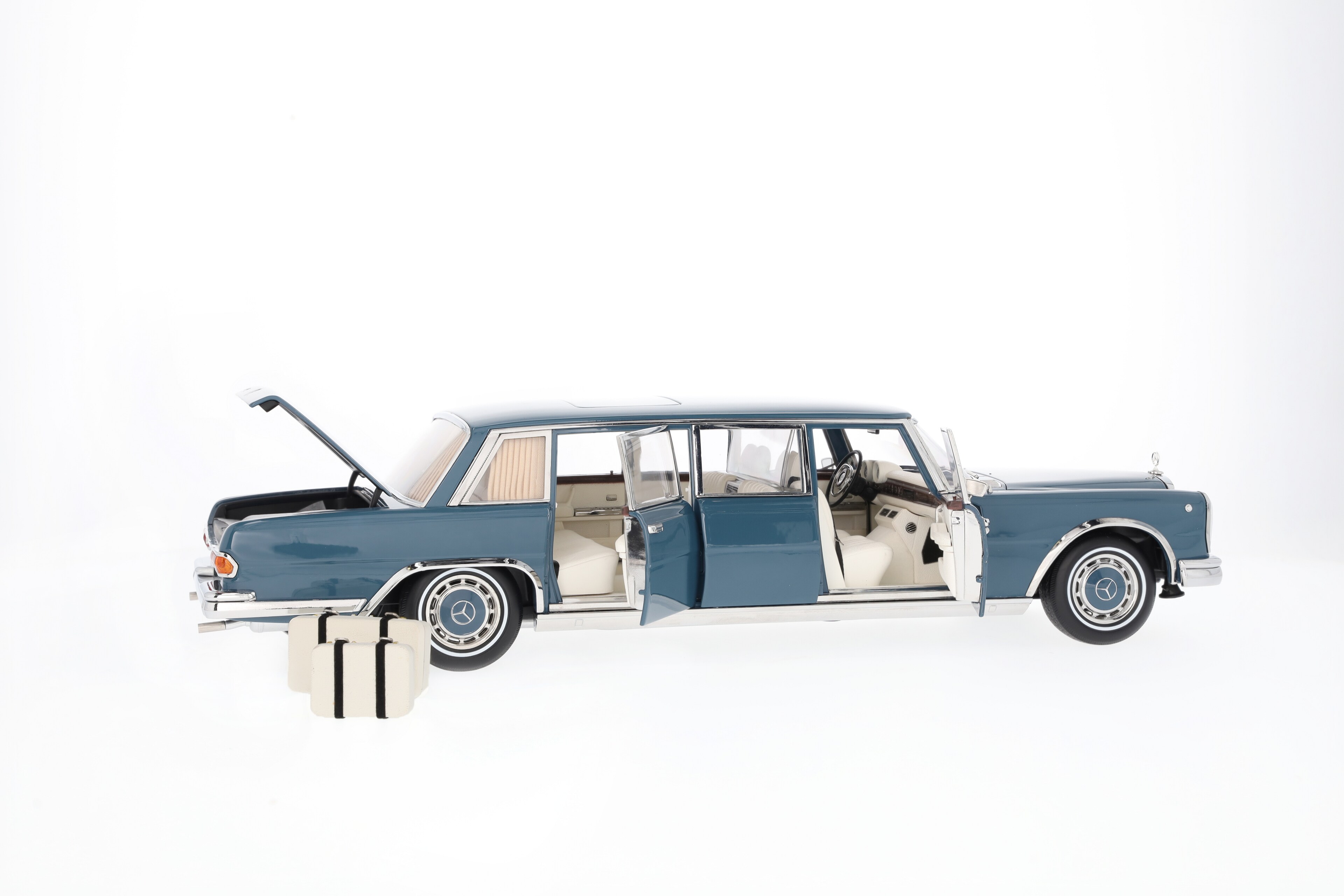 600 Pullmann W 100 (1963-1981) blau, NZG, 1:18