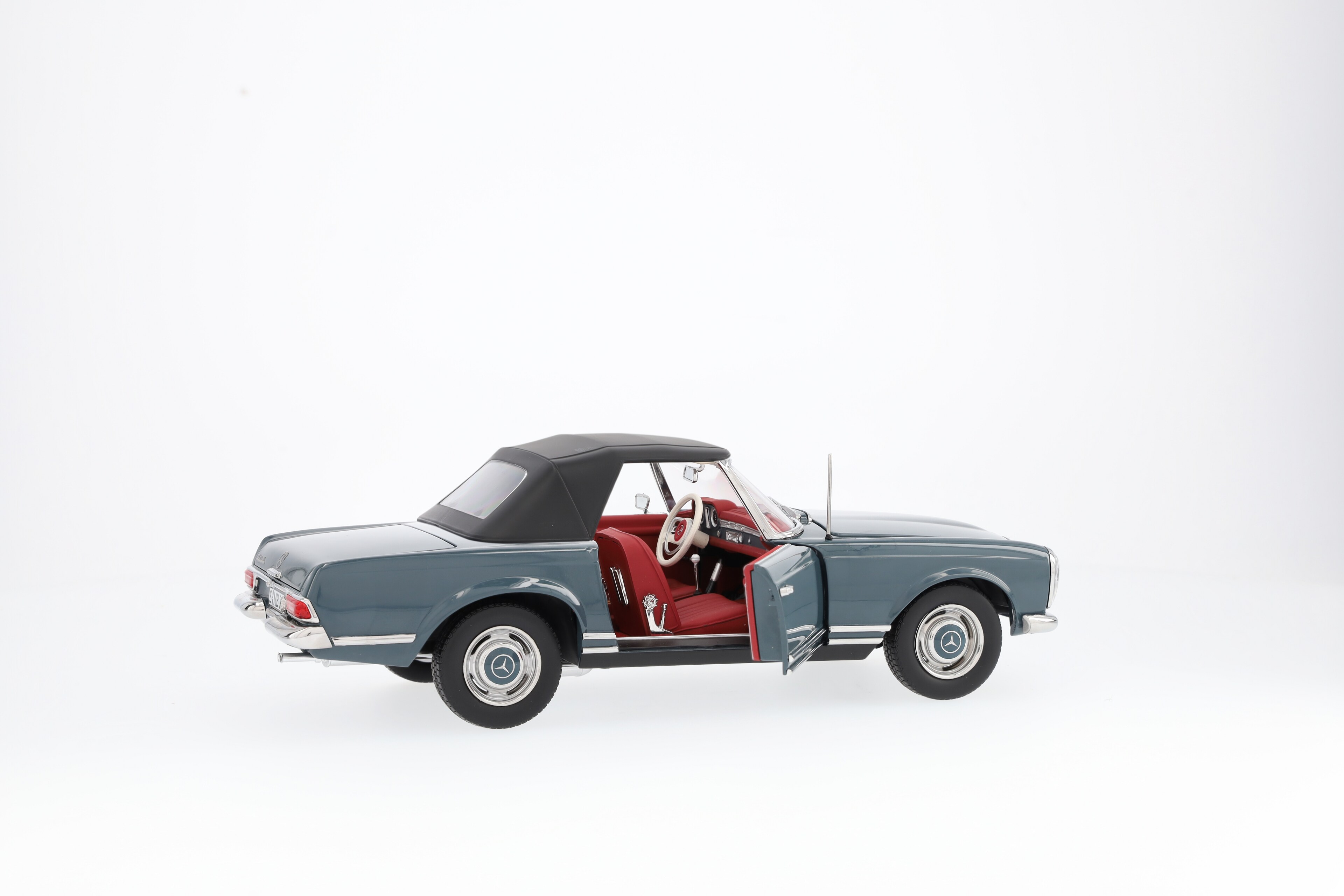 230 SL Pagode W 113 (1963-1967) blaugrau, 1:18