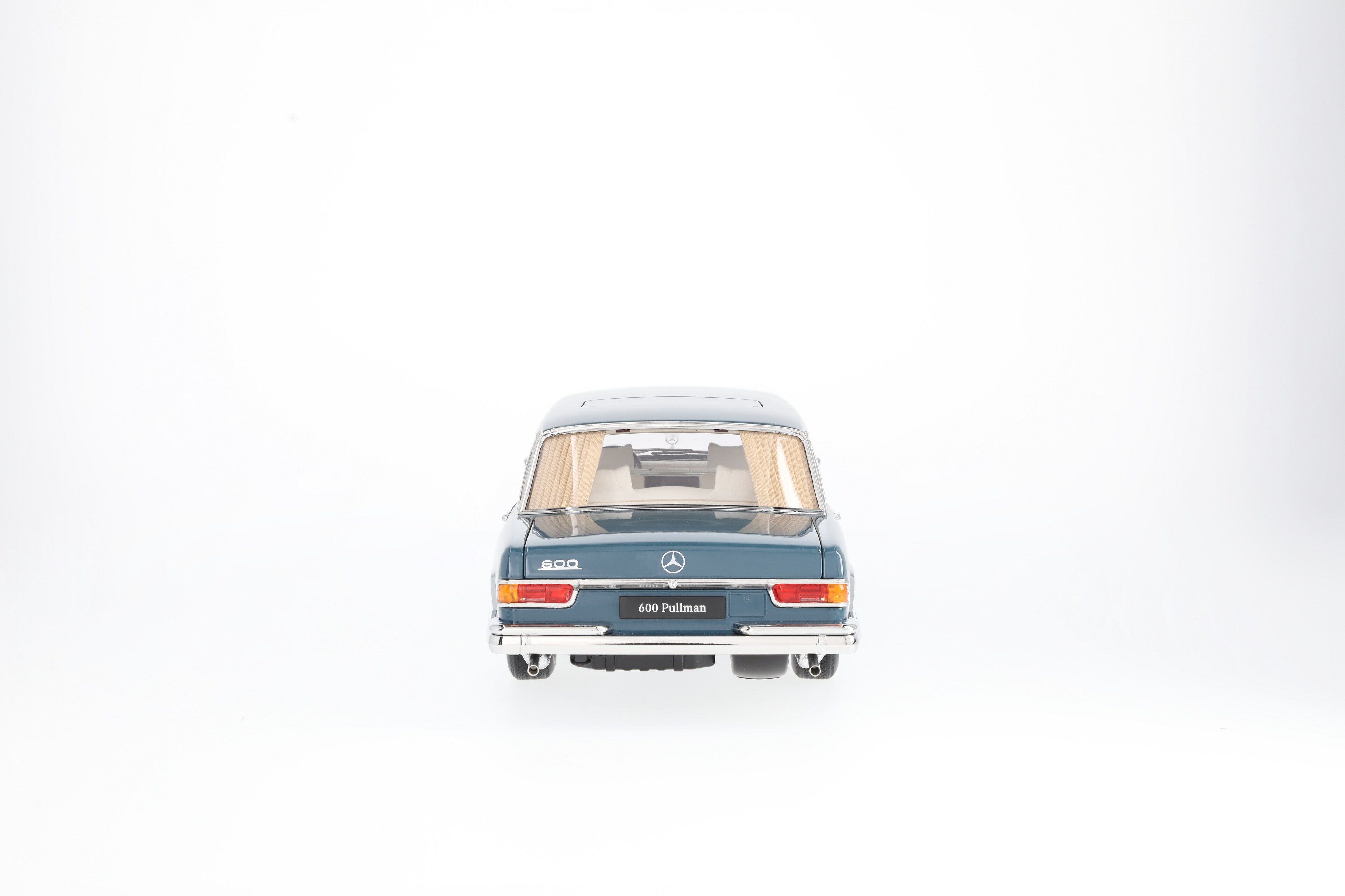 600 Pullmann W 100 (1963-1981) blau, NZG, 1:18